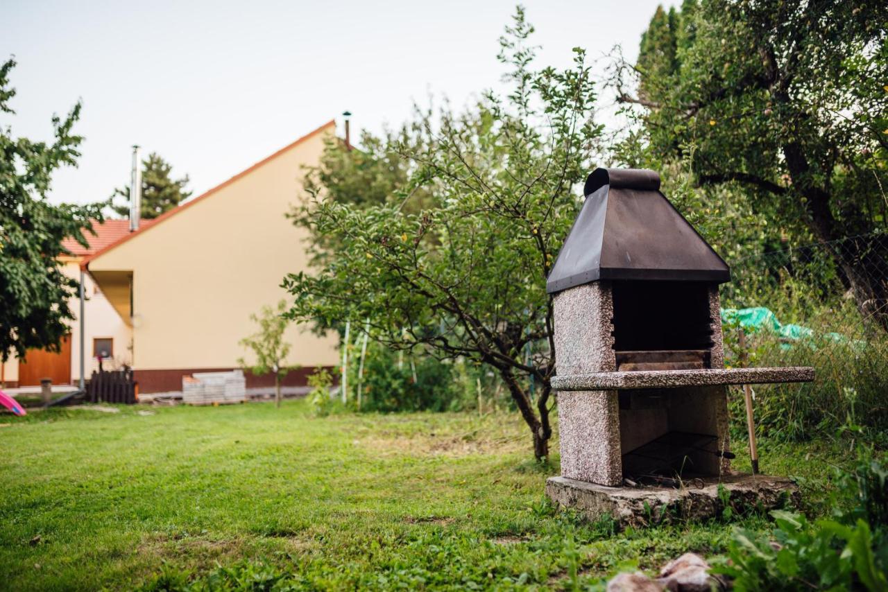Apartman Pod Borovici Kovalovice Exteriör bild