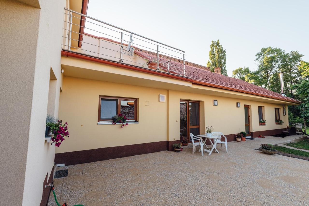 Apartman Pod Borovici Kovalovice Exteriör bild
